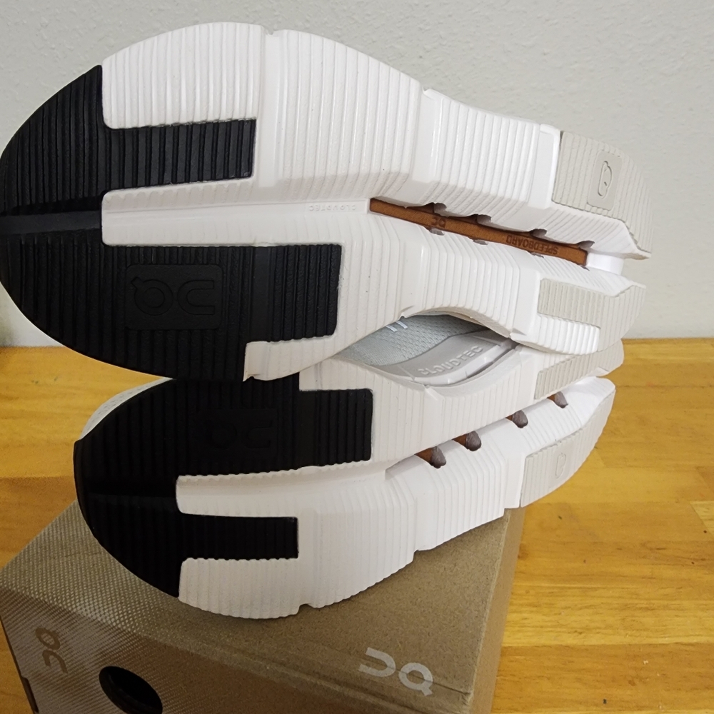 •BRAND NEW• Womens White/Pearl CloudNova shoes size 7.5
